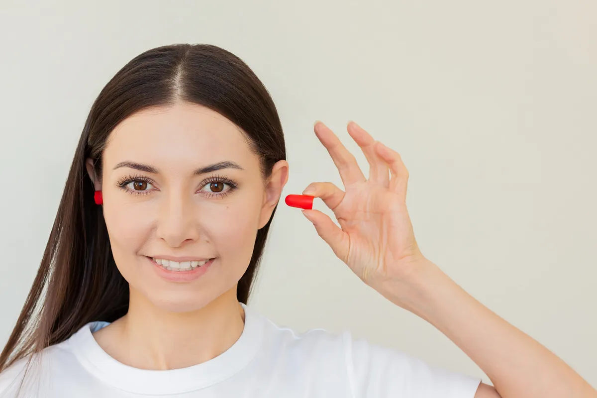 Frau mit Gehörschutz